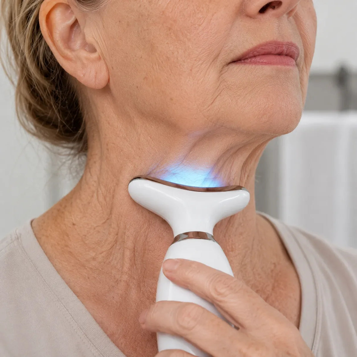 LumaLift Pro – 3-in-1 firming & massage device for face, arms & body
